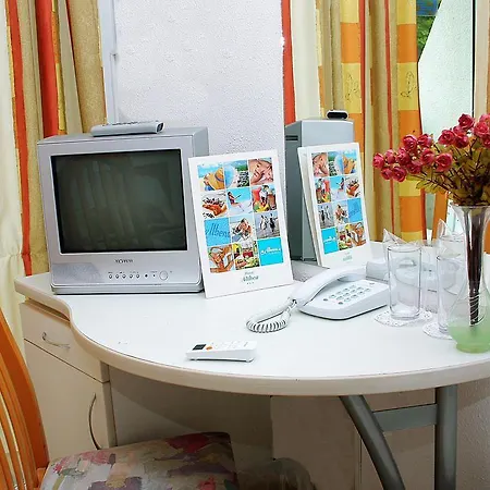 מלון Althea אלבנה