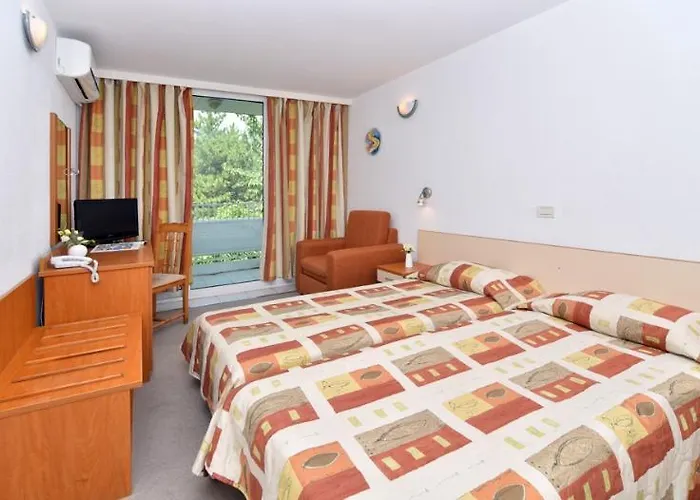 Хотел Althea 3*